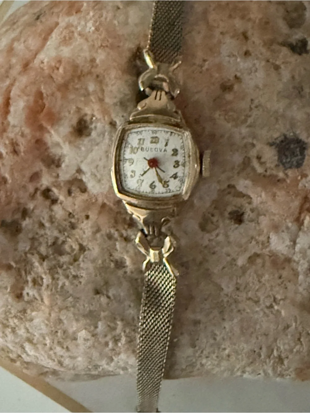 VINTAGE 1ok plate Bulova Gold-Tone Mesh Bracelet Ladies Watch